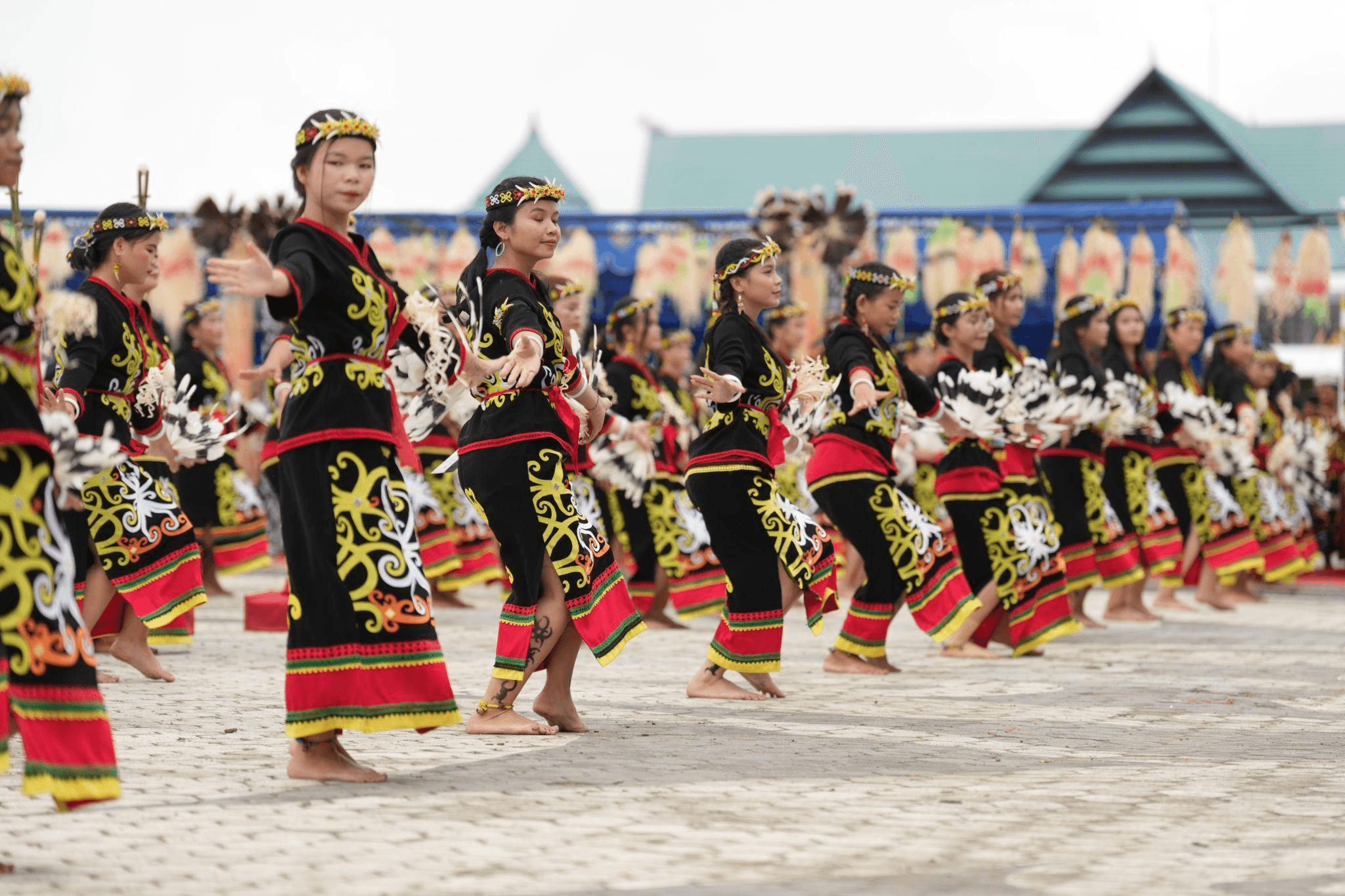 Dayak Tahol